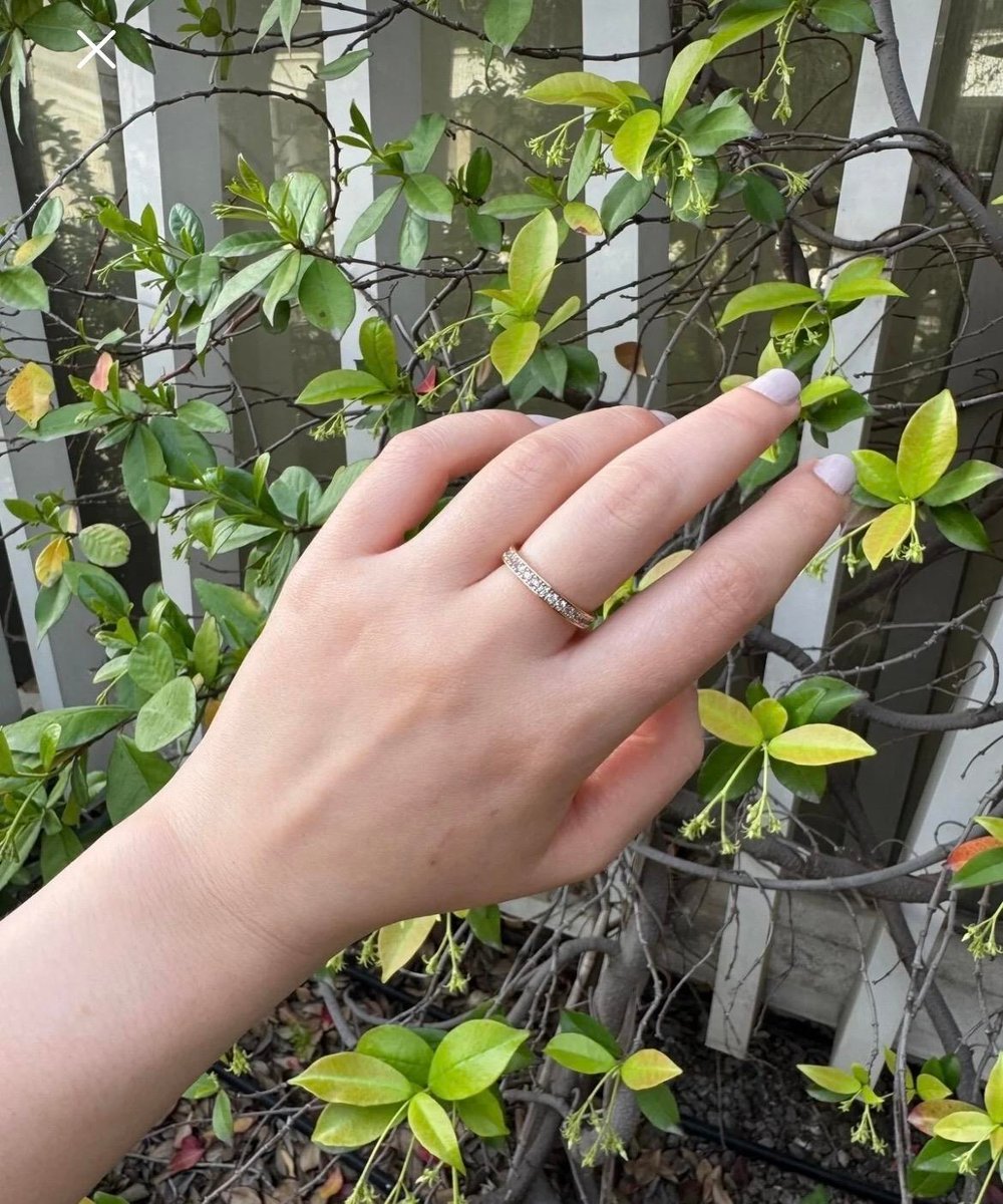 Gold Renk Çelik Yüzük Beyaz Taş Detaylı (Ayarlanamaz) Şık ve Zarif Tasarım