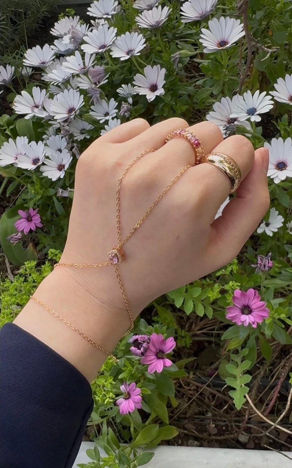 Kalpli Taş Detaylı Şahmeran Bileklik – Zarif ve Şık Tasarım