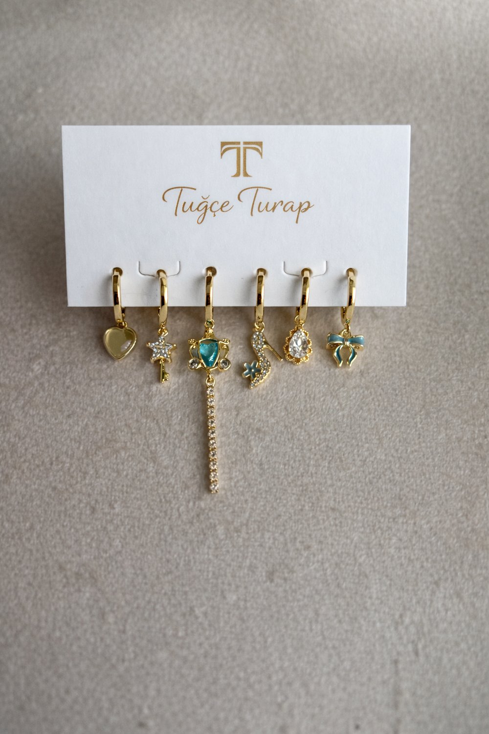 Taşlı Charm Detaylı 6'lı Çelik Küpe Seti