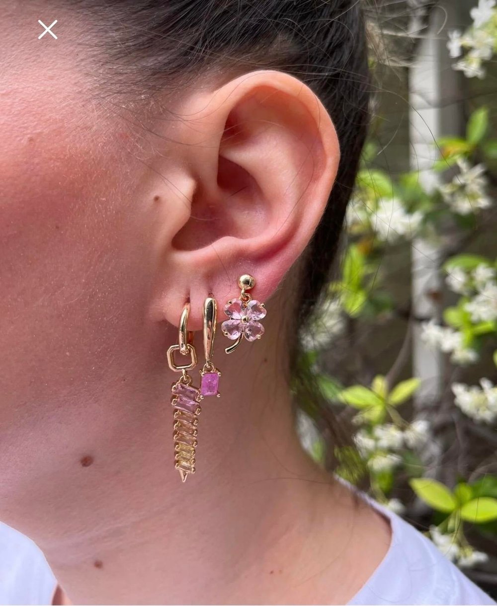 Zarif Çiçek Detaylı 3'lü Küpe Seti – Bahar Esintisi Stiline Yansısın!