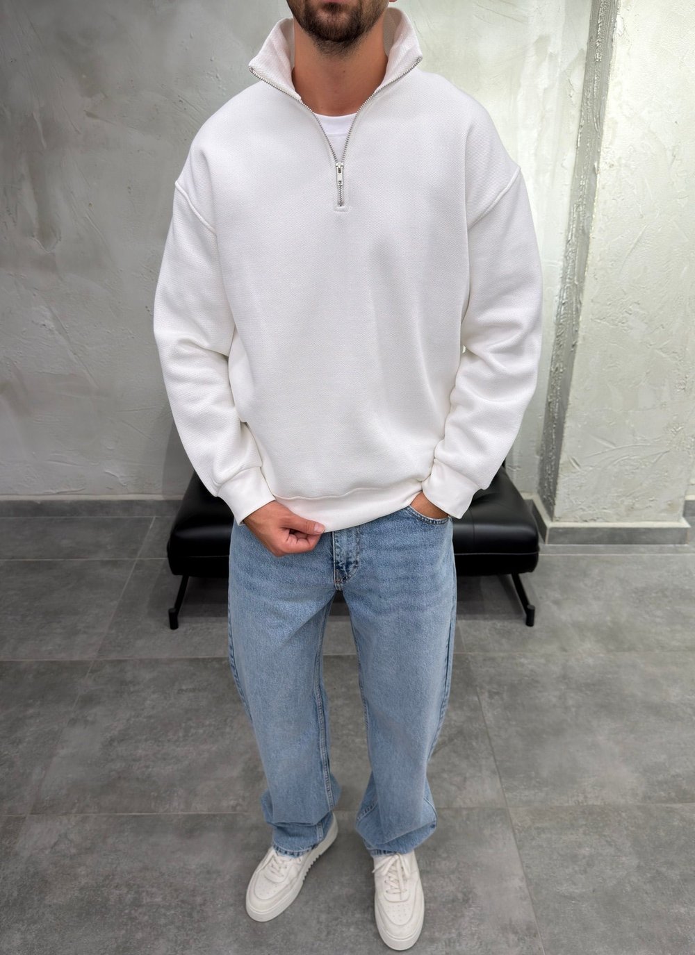 Yaka Yarım Fermuarlı Şardonlu Beyaz Sweatshirt