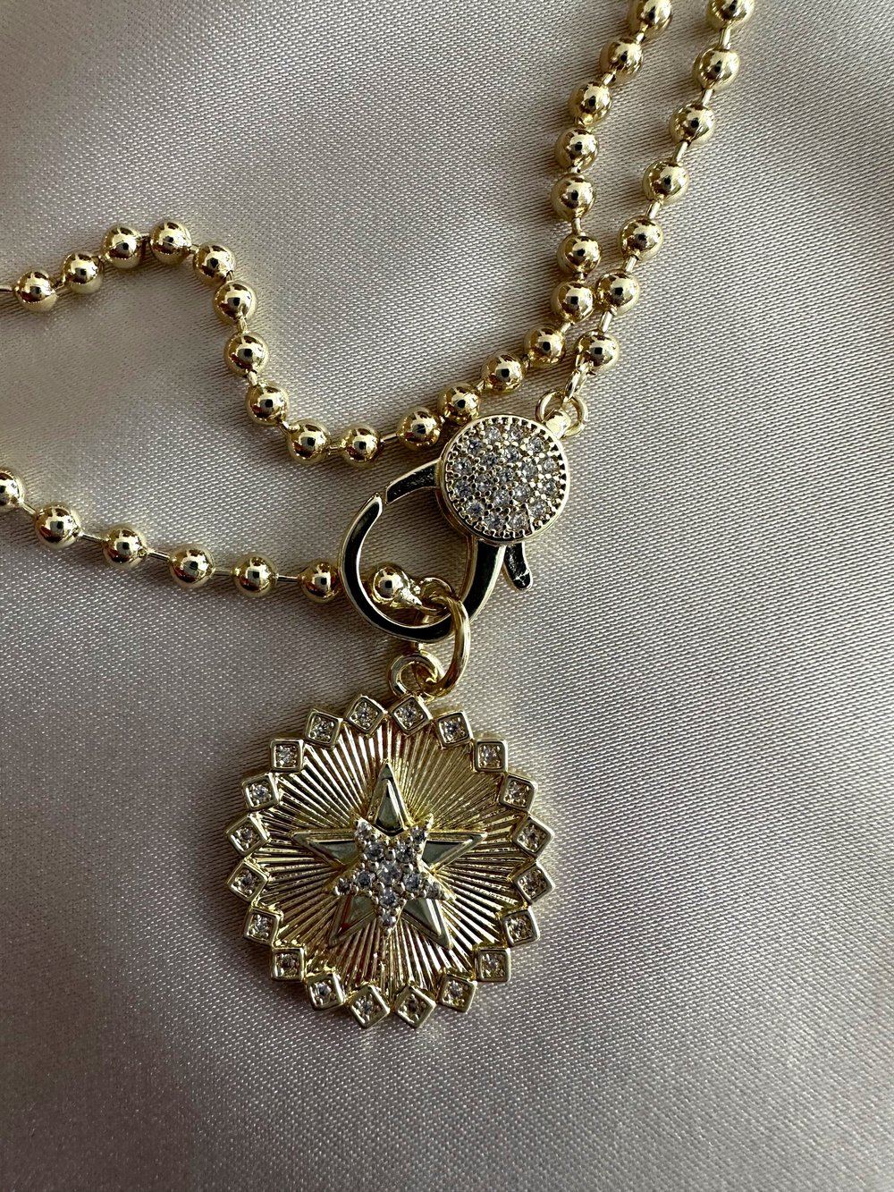 14K Özel Seri  Yıldız Charmlı Kolye