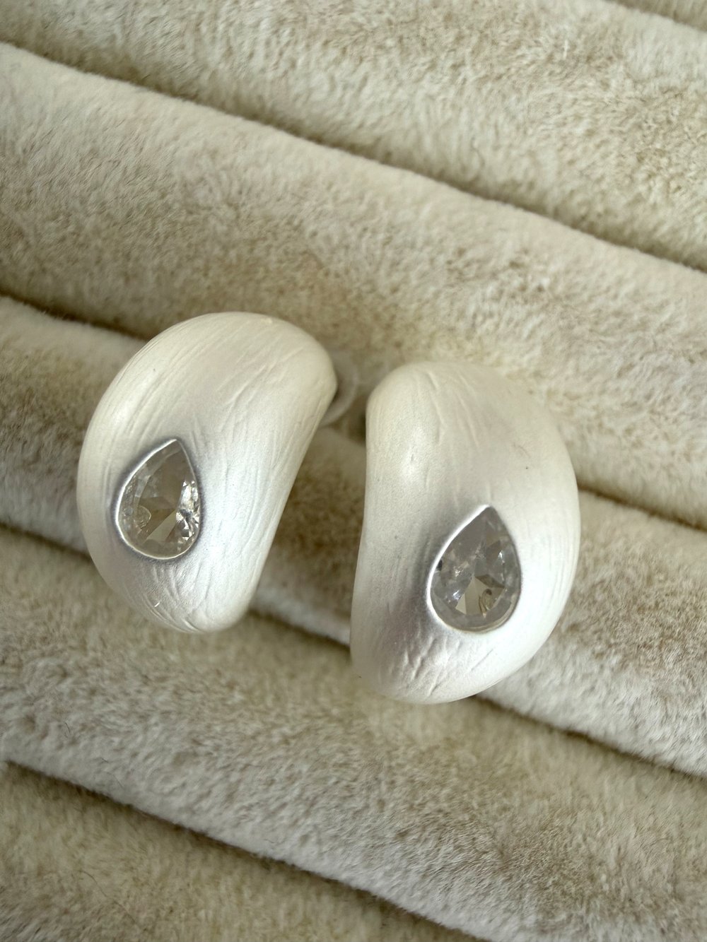 Mat Damla Taşlı Küpe(Silver)
