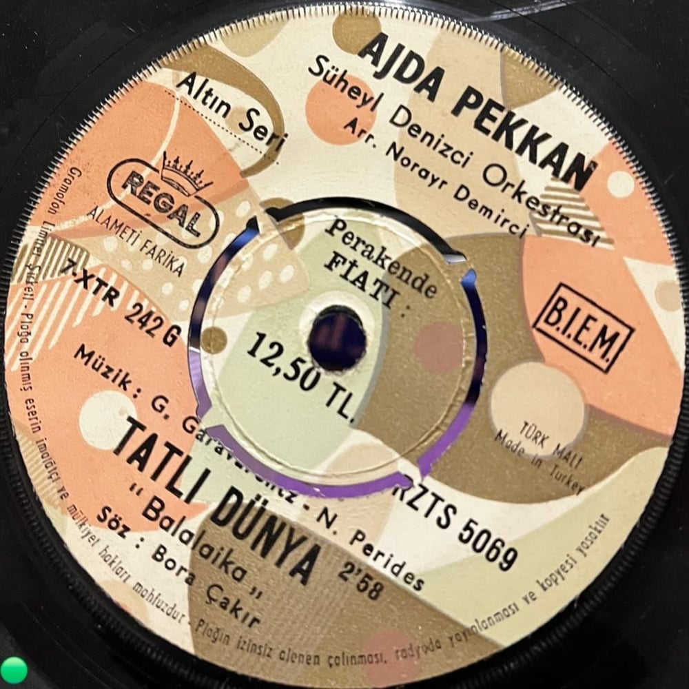 Ajda Pekkan - Tatlı Dünya (Balalaika) / Ben Bir Köylü Kızıyım | Regal Altın Seri (RZTS 5069)