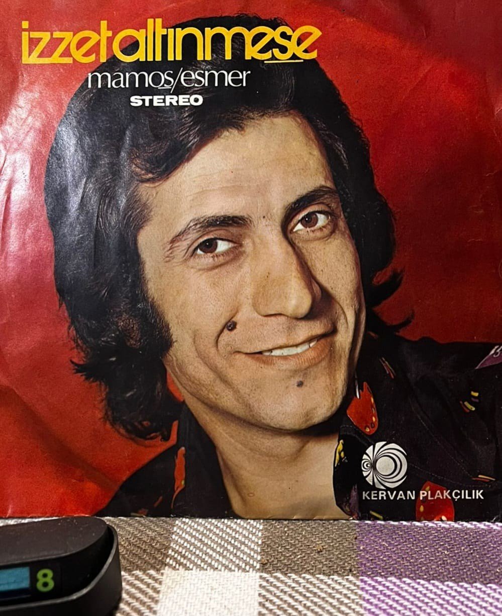İzzet Altınmeşe - Mamoş / Esmer (Kervan Plakçılık - 147 - 45'lik)