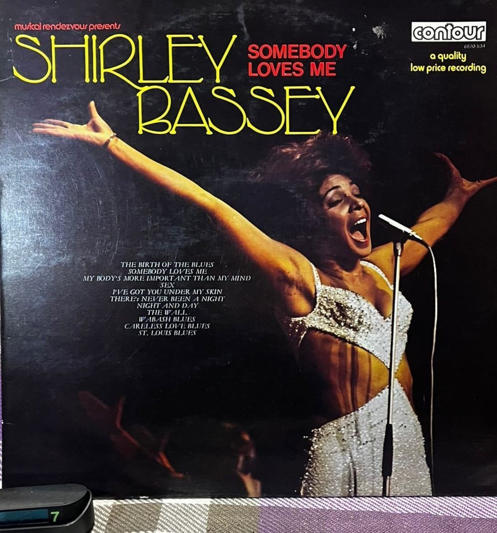Shirley Bassey – Somebody Loves Me (LP, Compilation, Contour – 6870 534)