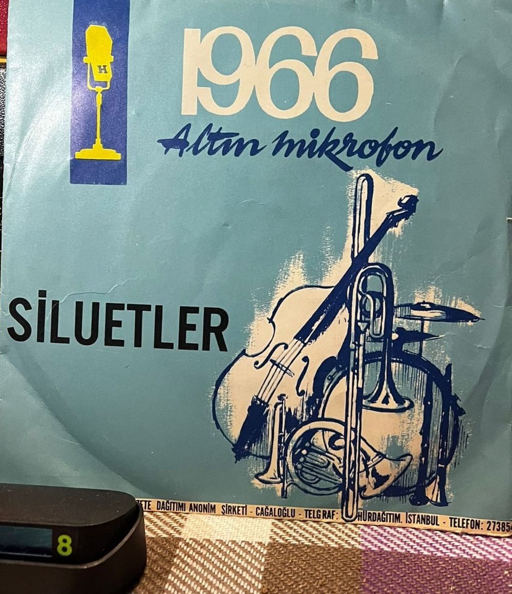 Silüetler – Lorke Lorke / Dede Efendi 66 (Yine Bir Gülnihal) – 1966 Altın Mikrofon 45'lik Plak