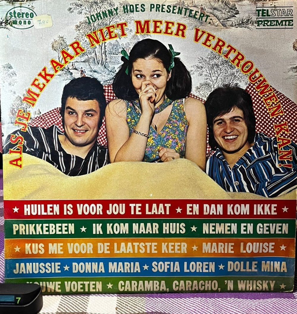Various – Johnny Hoes Presenteert: Als Je Mekaar Niet Meer Vertrouwen Kan! (1970) Plak / LP