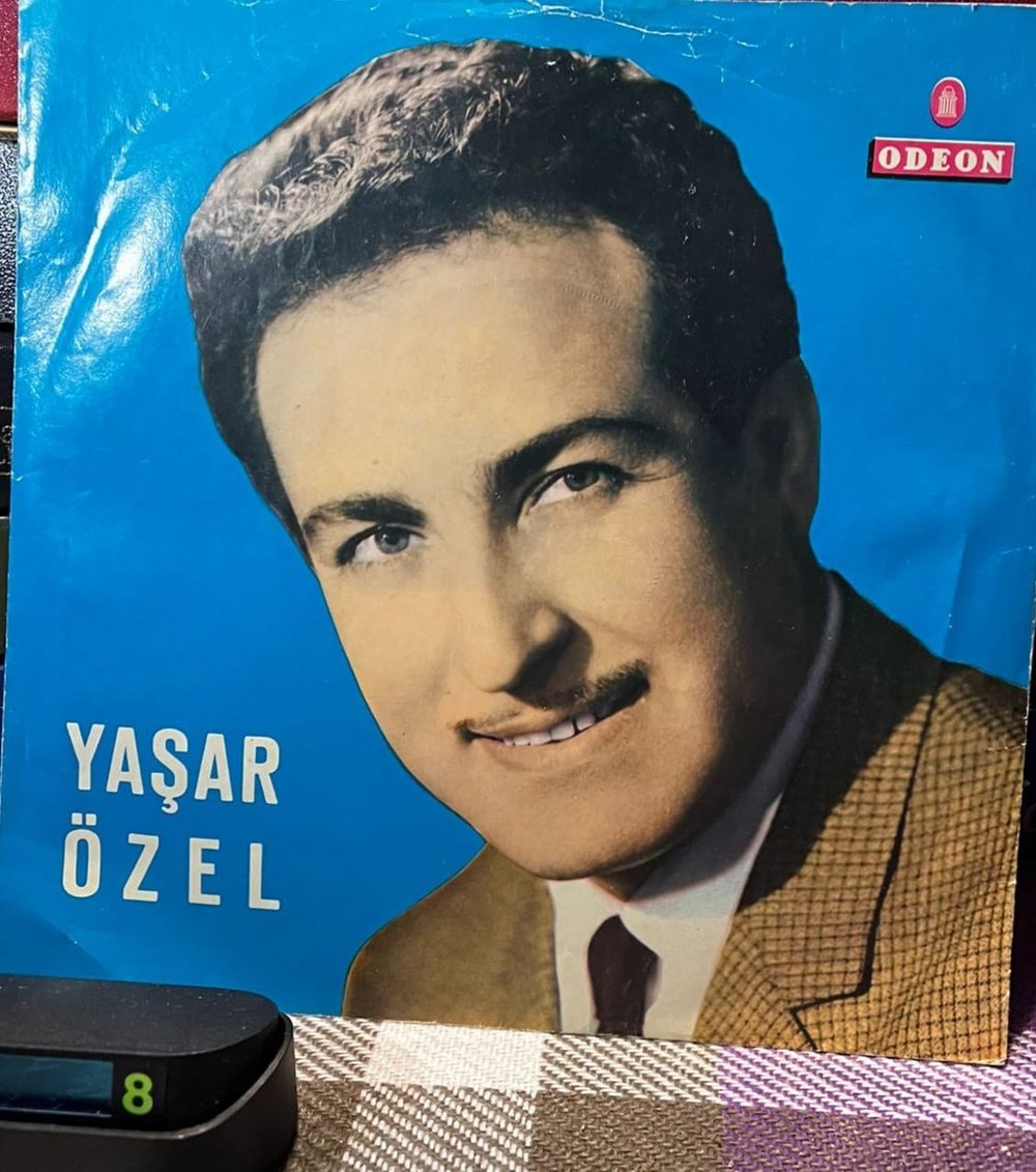 Yaşar Özel – Unutamıyorum / Kapandı Birer Birer – Odeon 45'lik Plak (LA 10189)