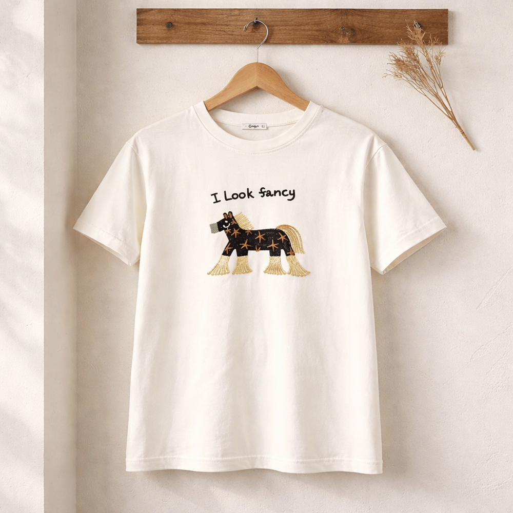 Oversize Basic T-Shirt AT Nakış Detaylı  - BEYAZ