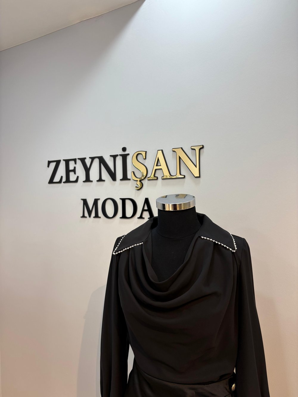 İNCİ YAKALI DEGAJE BLUZ