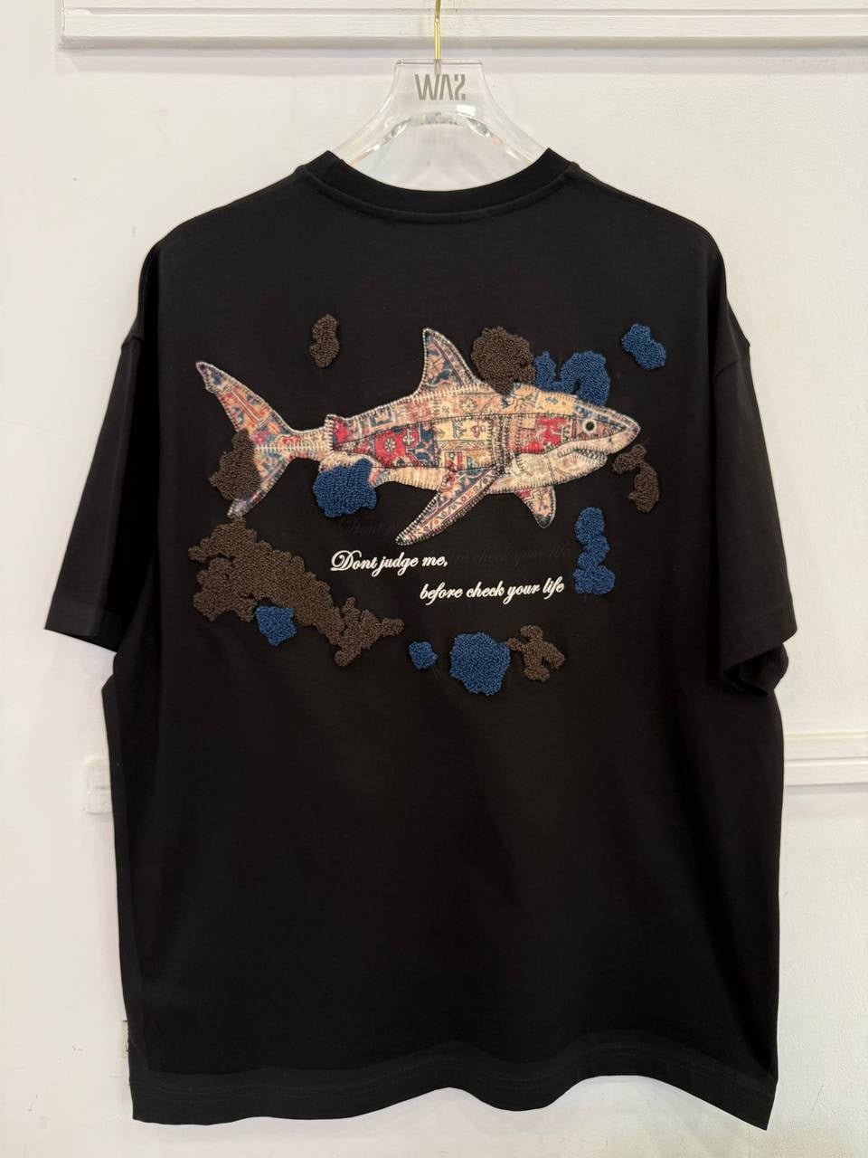 Urban Shark Kilim Desenli Nakış Detaylı Oversize Siyah Tişört