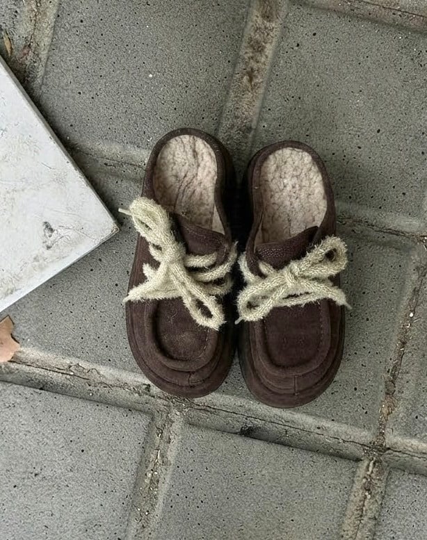 Kalın Tabanlı Örgü Bağcıklı Süet Terlik