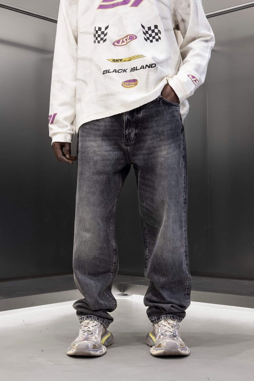Terra Ruin Acid-Wash Jean