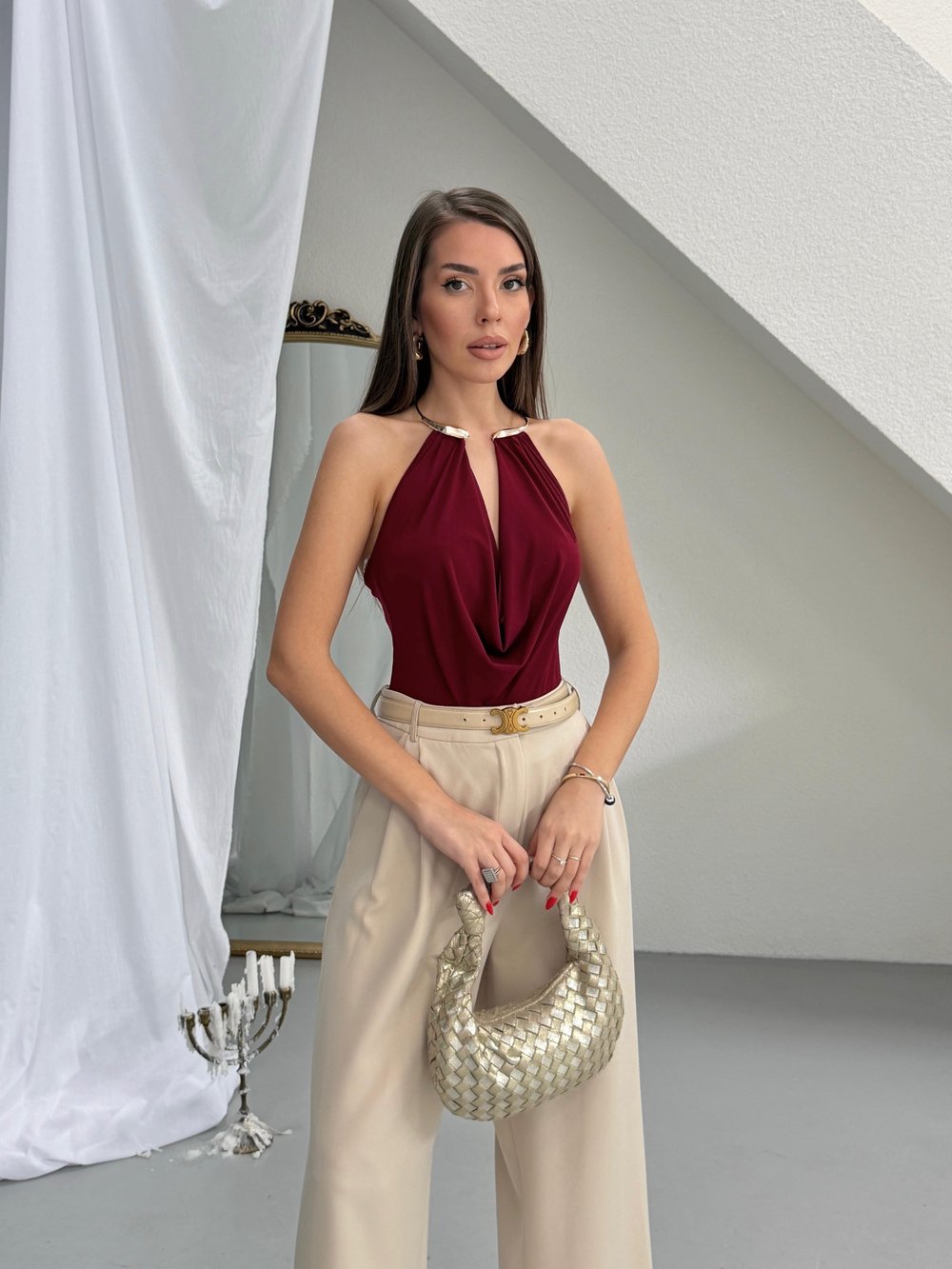 BORDO AKSESUAR DETAYLI DEGAJE YAKA BODYSUIT