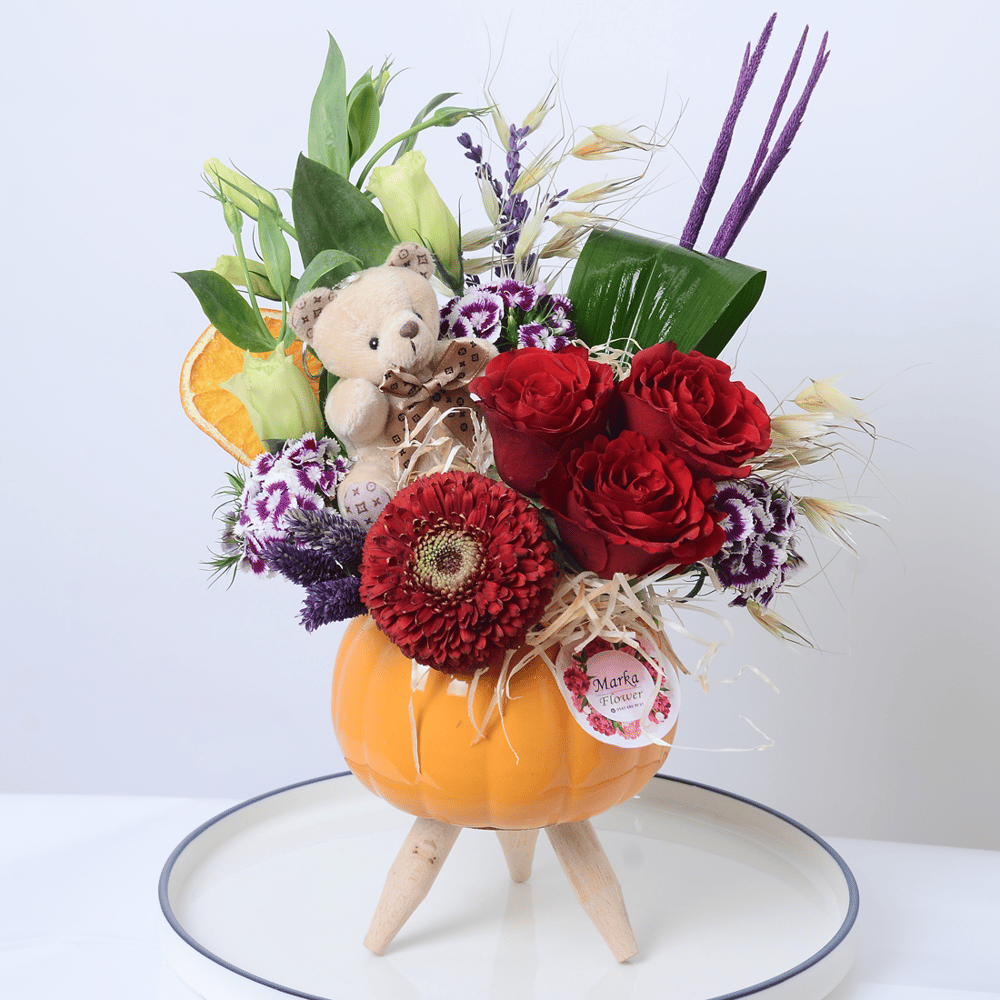 Ayaklı Kabak Saksıda Kırmızı Gül ve Gerbera Çiçeği 