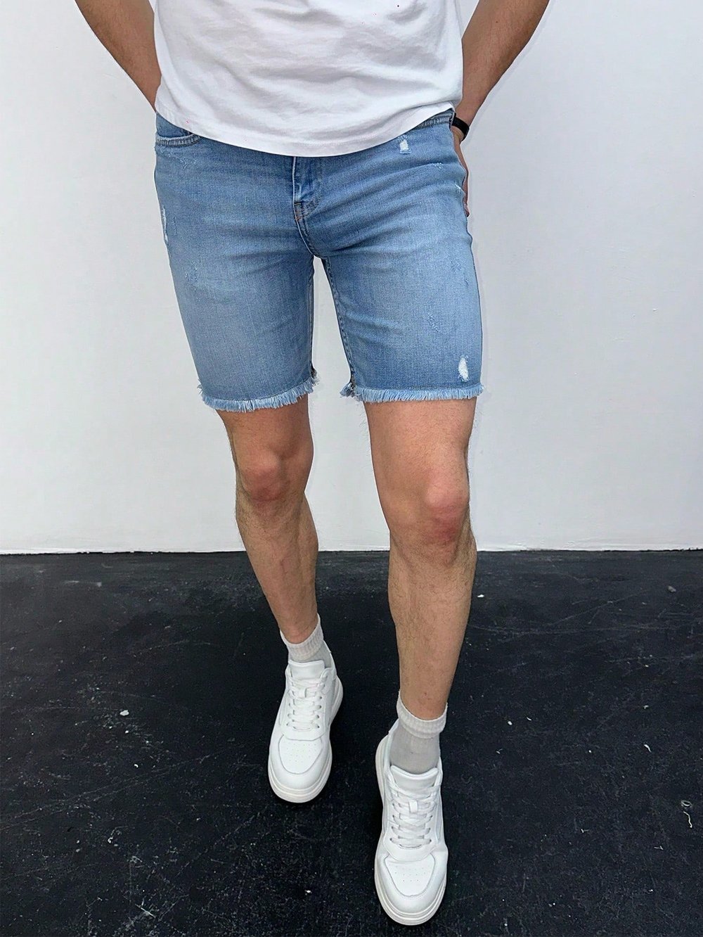 Açık Mavi Yıkamalı Paça Püskül Detay Slim Fit Jean Şort