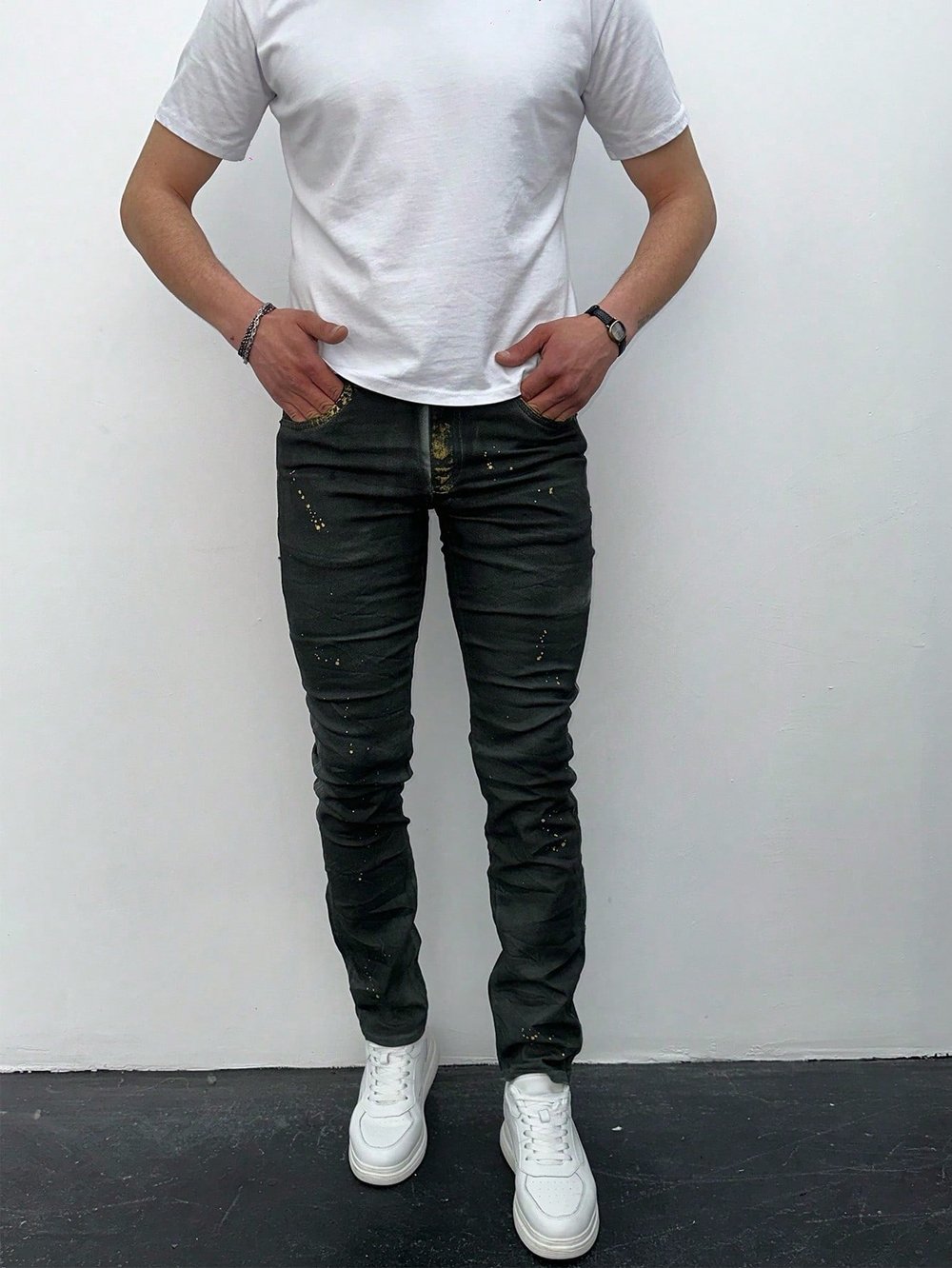 Erkek Siyah Slim Fit Yıpratılmış ve Boya Detaylı Denim Pantolon – Sokak Stili, Rahat Kesim