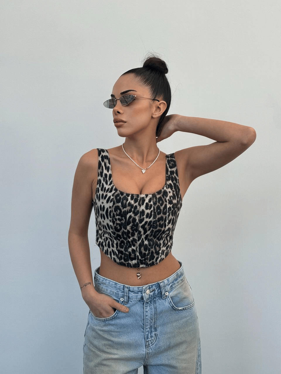 Kadın Leopar Desenli %100 Pamuk Büstiyer – Kolsuz Crop Top, Esnemez, Modern Kesim