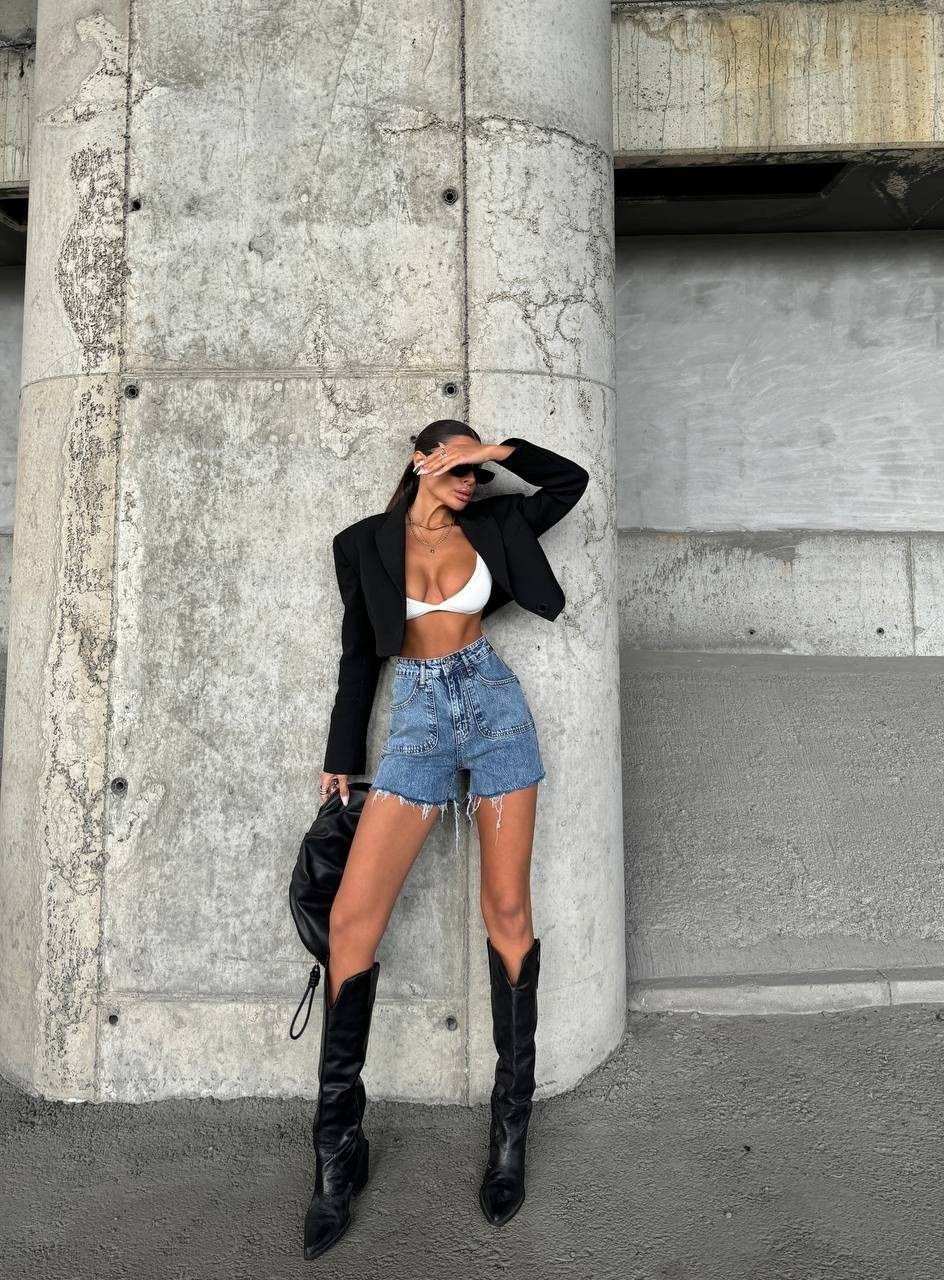 Kadın Oval Cep Tasarımlı Kesik Paça Lıkralı Denim Şort