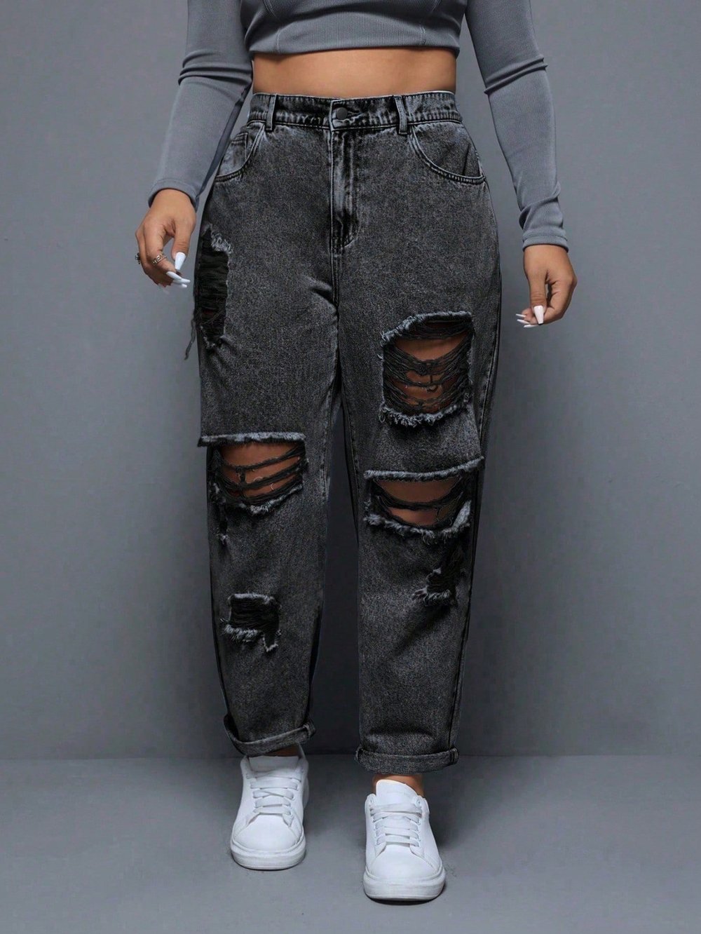Kadın Yırtık Detaylı Mom Jean Pantolon – Yüksek Bel Vintage Denim Rahat Kesim Trend Pantolon