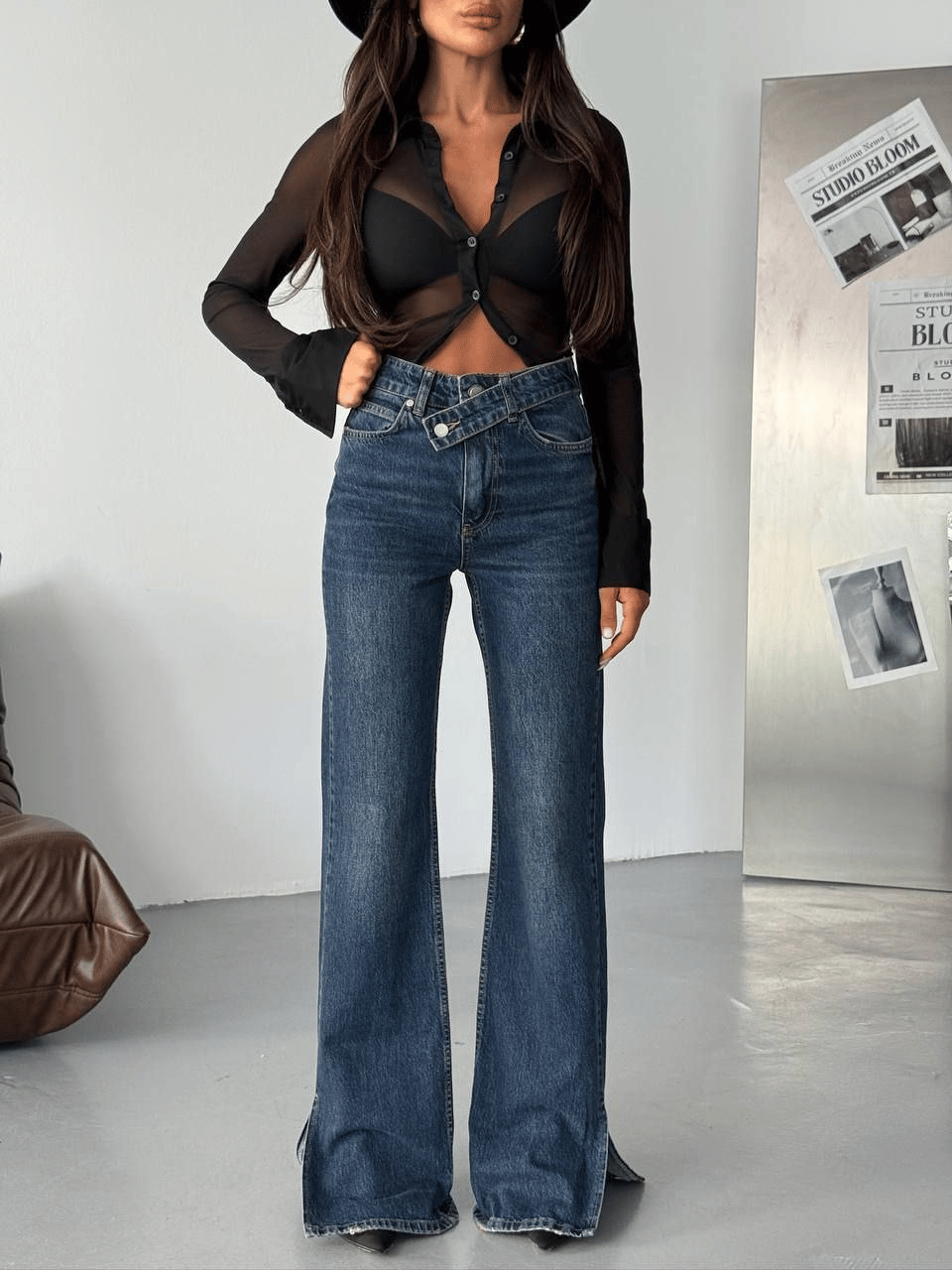 Koyu Mavi Asimetrik Bel Detaylı Flare Jean
