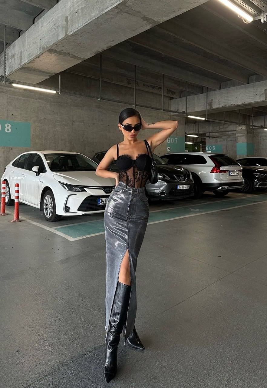 Yüksek Bel Ön Yırtmaçlı Lıkralı Denim Maxi Etek