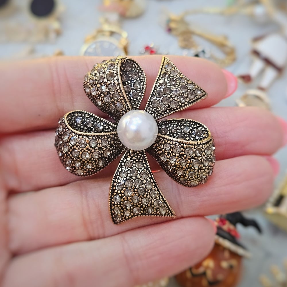 Bronz Vintage İnci Çiçek Broş