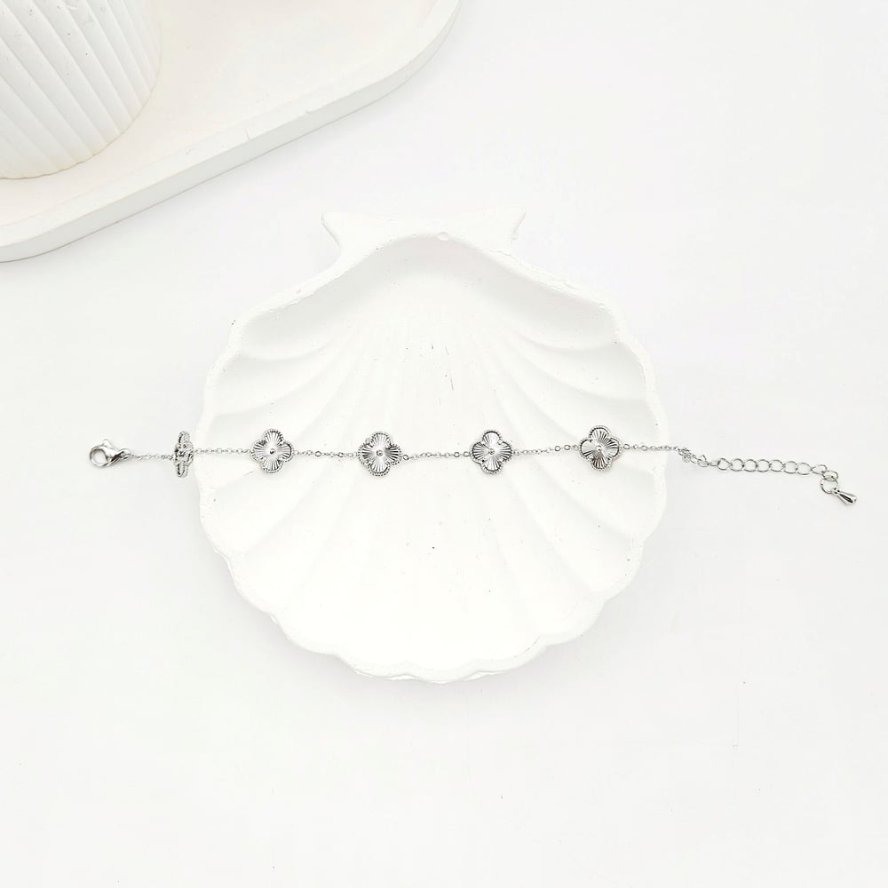 Özel Seri Lazer Kesim Çoklu Mini Yonca Silver Bileklik