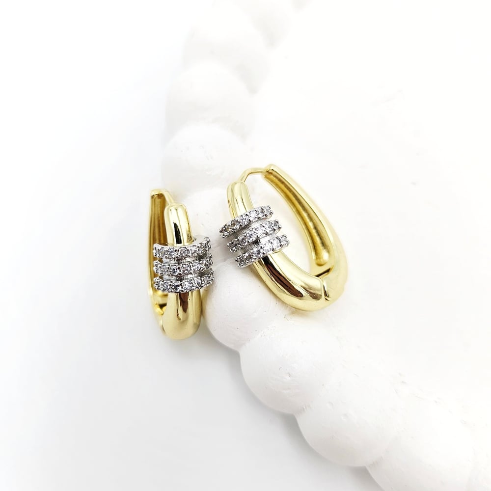 Özel Seri Silver Zirkon Taşlı Oval Halka Küpe