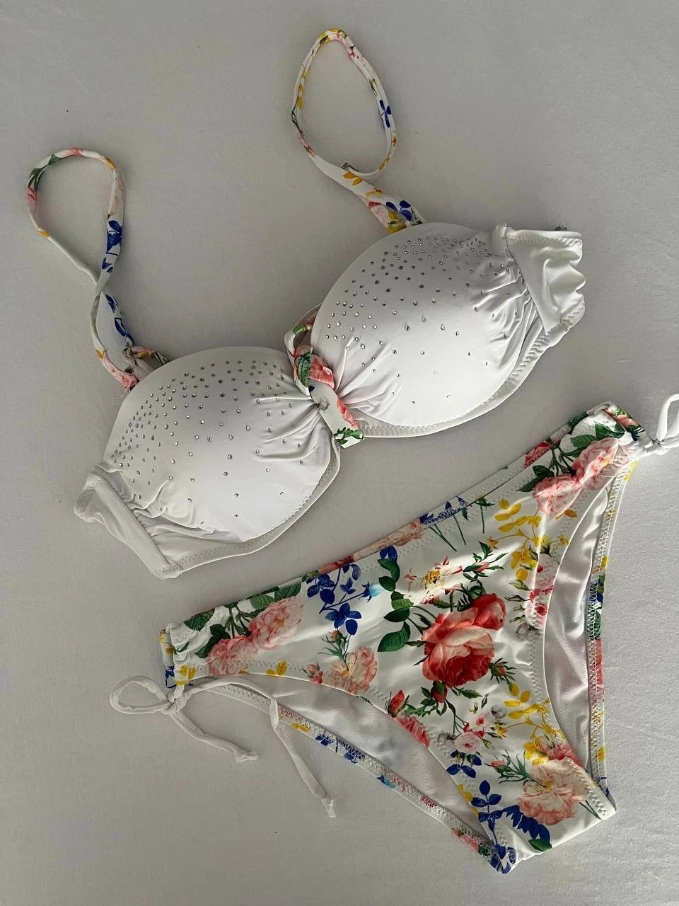 Kadın Beyaz Taş İşlemeli Astarlı Bikini Takım HZL25S-LC208