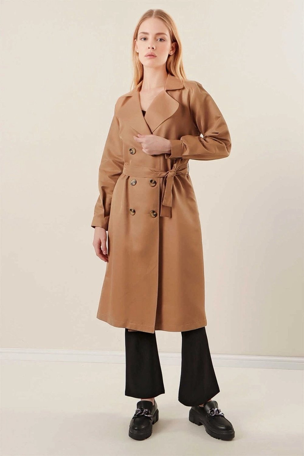 Kadın Camel Kruvaze Yaka Kemerli Astarsız Mevsimlik Rahat Trençkot  HZL22S-BD158531
