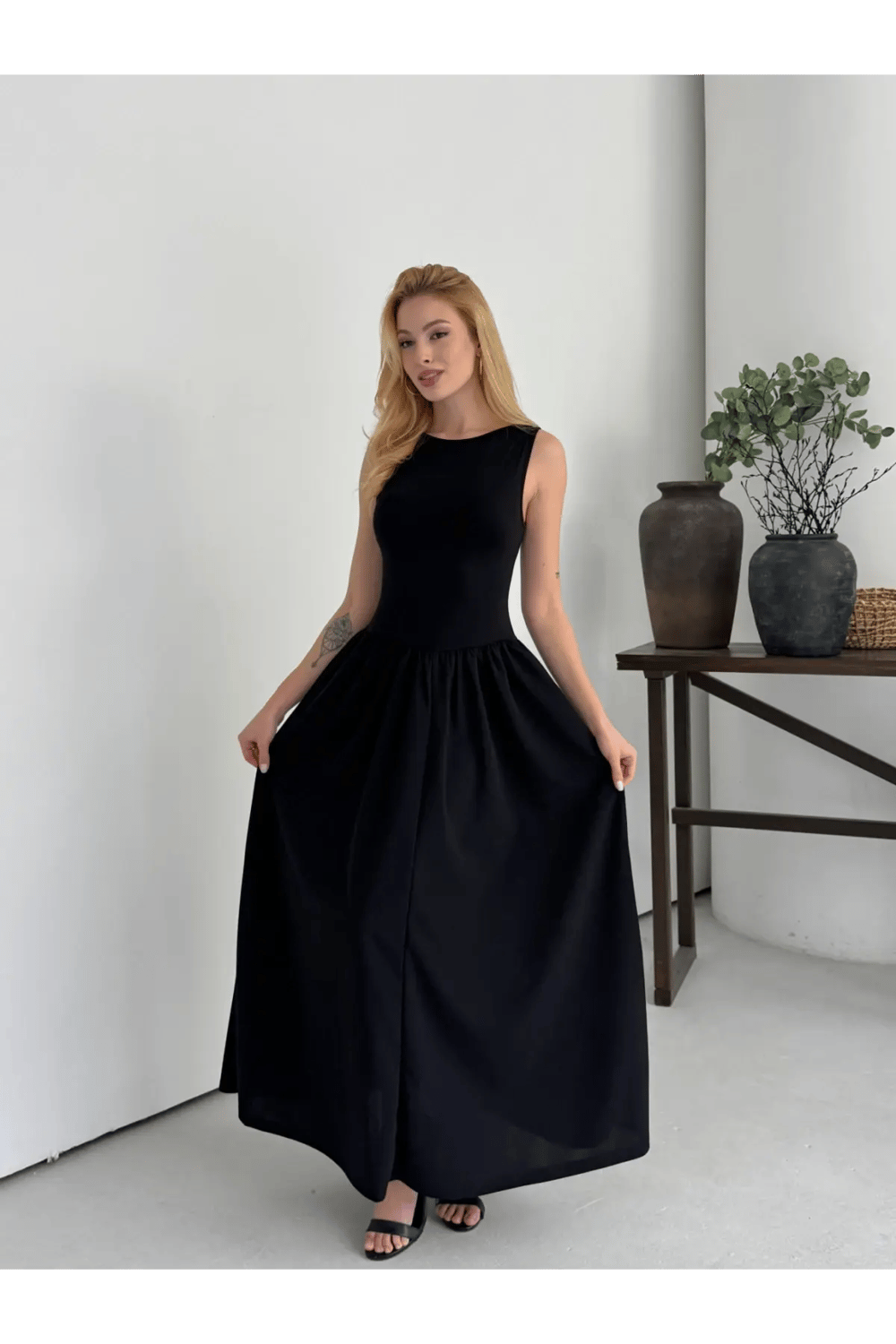 Kadın Siyah Bisiklet Yaka Üstü Esnek Viskon Alt Geniş Poplin Dokuma Kolsuz Elbise HZL26W-DSB1221