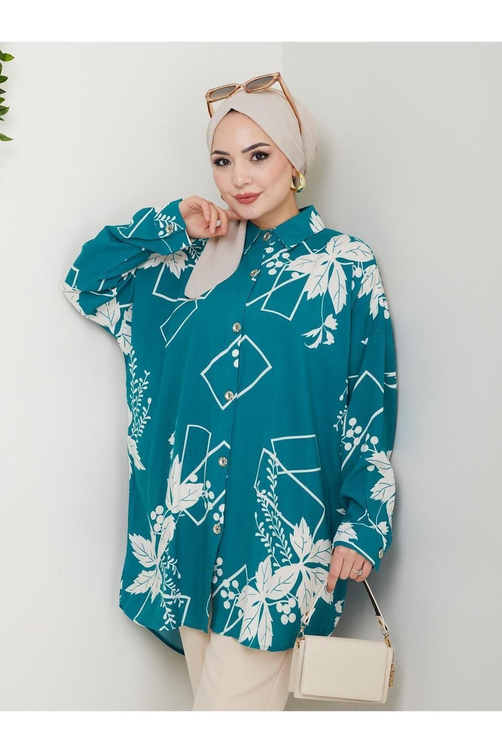 Kadın Yeşil Yaprak Desen Standart Beden Oversize Tesettür Gömlek YS25-LV001