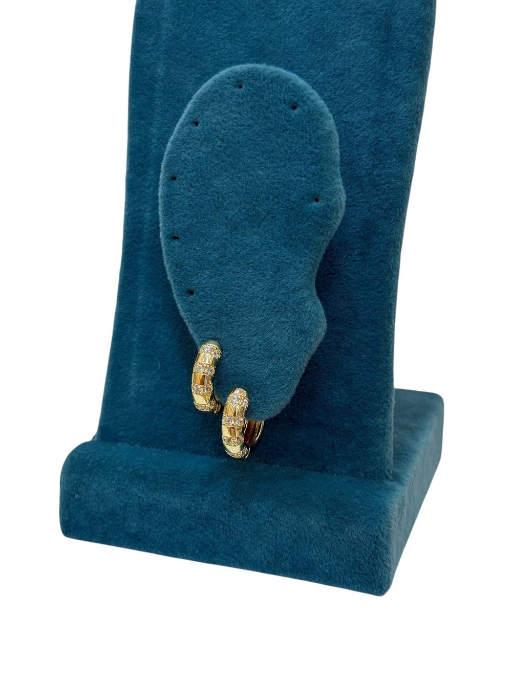14K Gold Renk Mini Taş Dökümlü Sıralı Halka Küpe (1 CM)