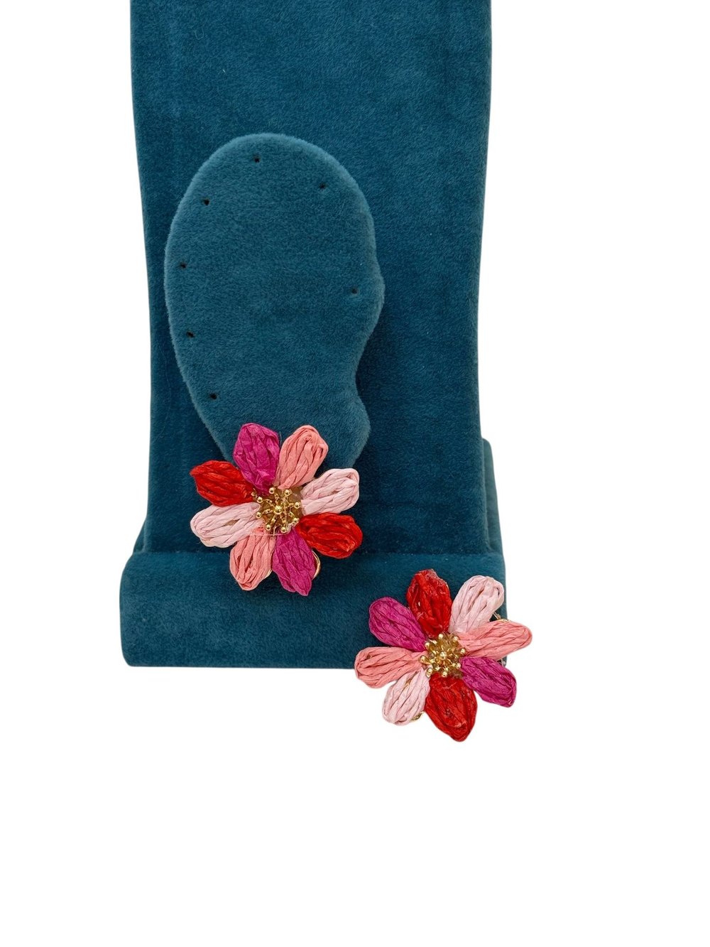 Pembe Kırmızı Hasır Dokulu Çiçek Küpe (3 CM)
