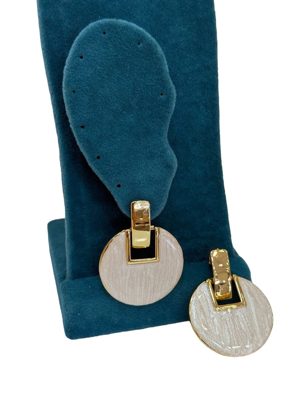 Yuvarlak Krem Gold Detay Küpe (3 CM)