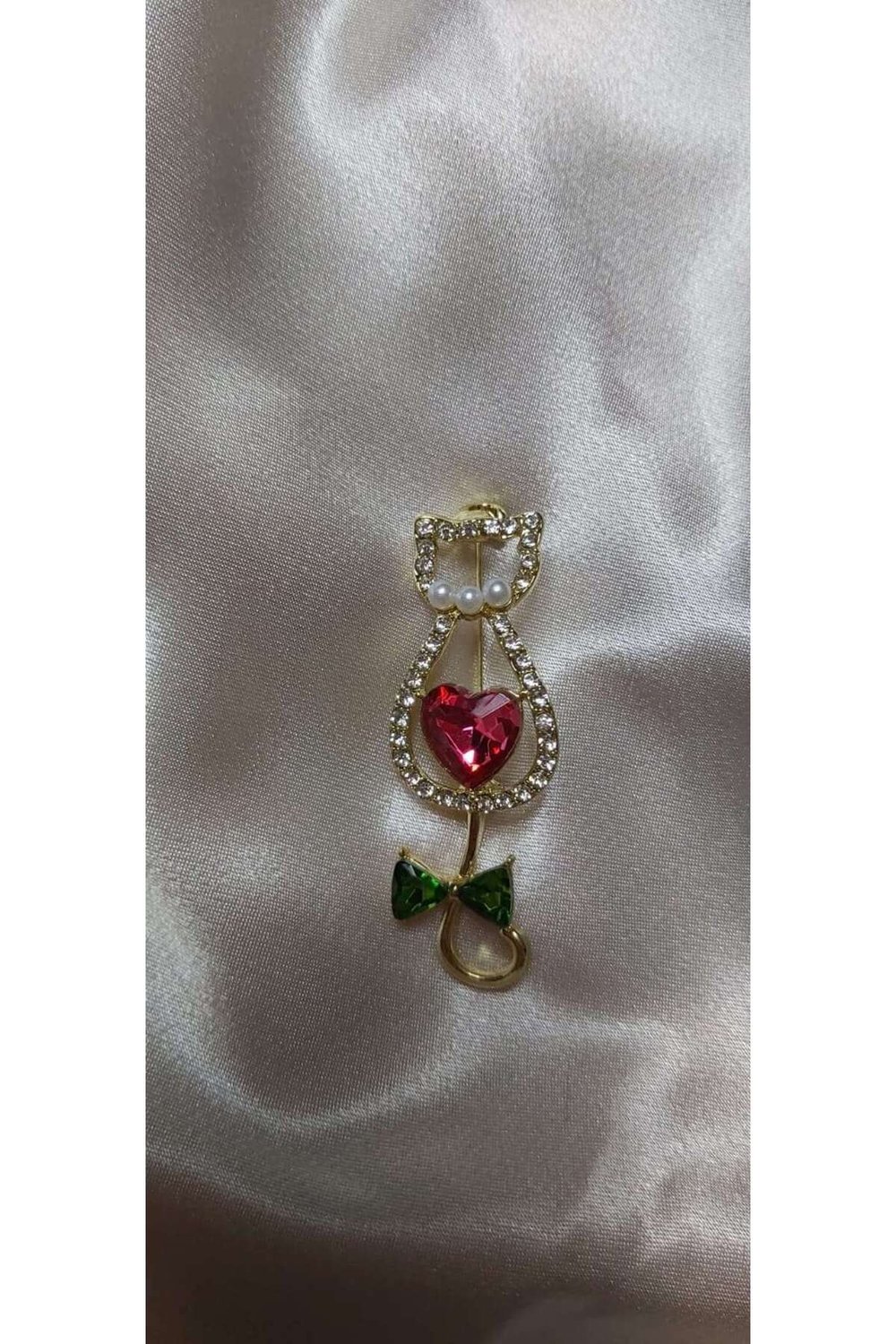 Bastet Taşlı Kalpli Kedi Broş Yaka Iğnesi