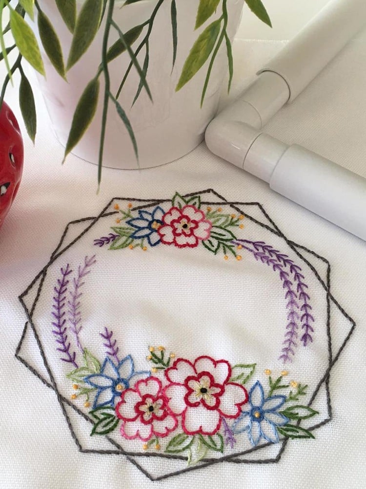 Calin Berrin Şengöz Beginner Embroidery Kit – Poppy