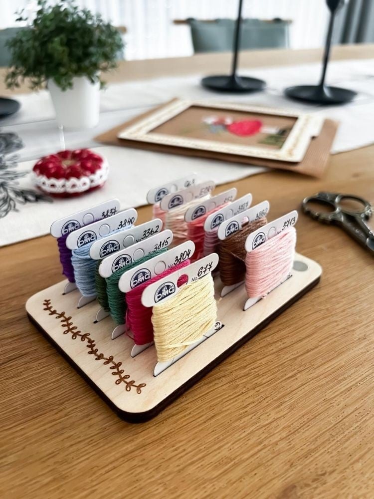 Hobianna 12 pcs Olivia Wooden Spool Stand