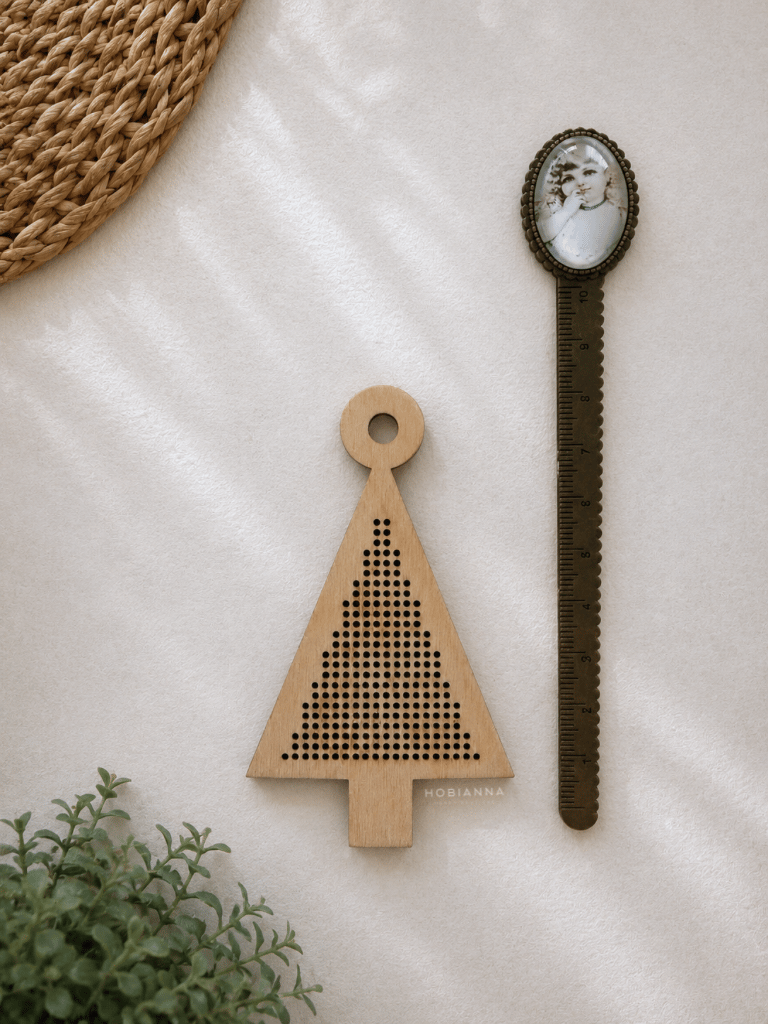 Hobianna Wooden Aida - AE-001 - Christmas Tree