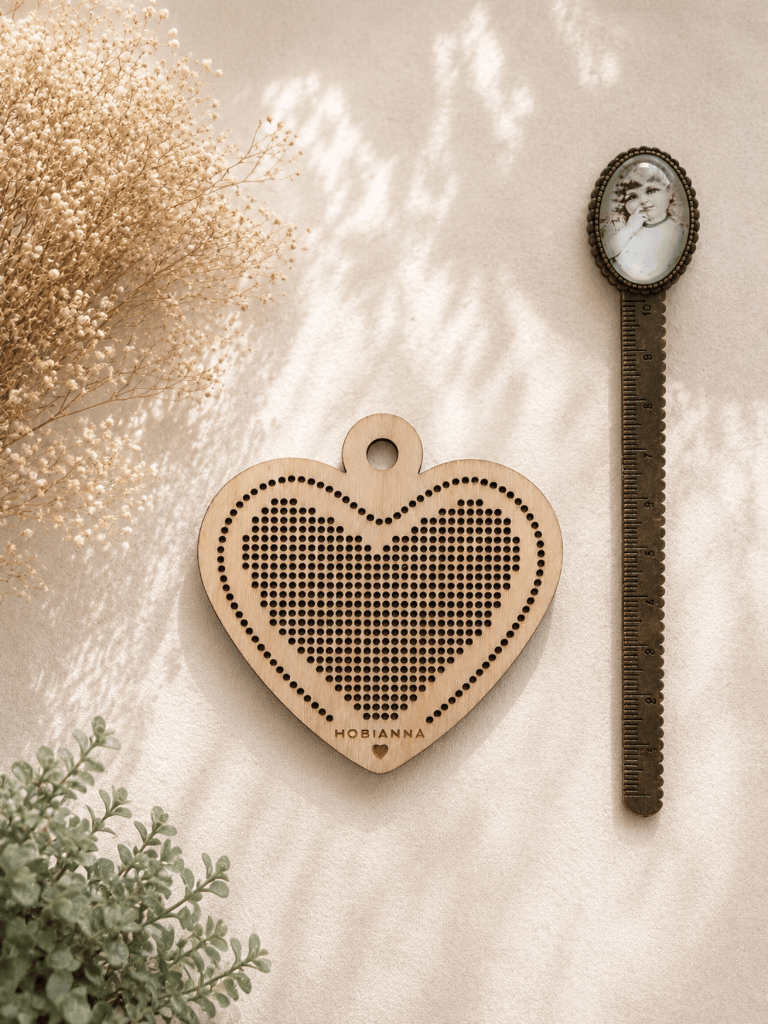 Hobianna Wooden Aida - AE-004 - Heart