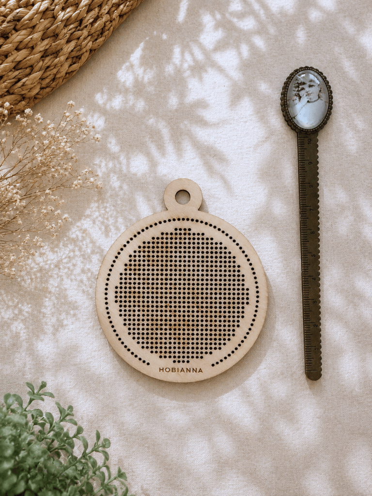 Hobianna Wooden Aida - AE-006 - Round
