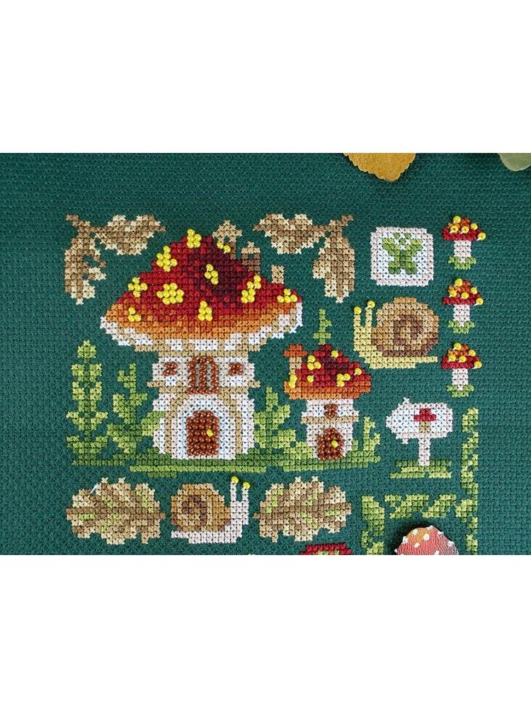 MP Studia Mini Sampler: Mantar Evi Kanaviçe Kiti (Etamin, İplik ve Şema Dahil) - HB-944