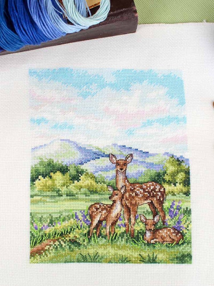 MP Studia Graceful Deer Cross Stitch Kit (Aida, Threads & Chart Included) - HB-936