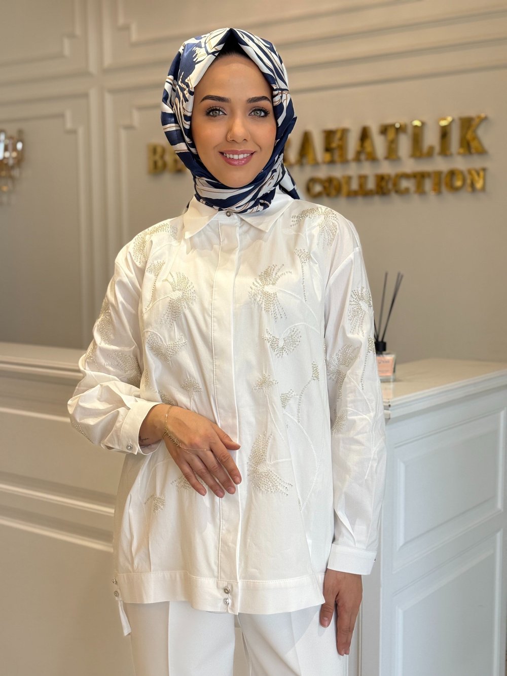 Tığ Triko Boncuk Nakışlı Gömlek Beyaz