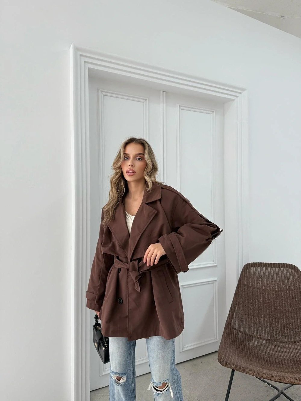 BEL KUŞAKLI DÜĞME DETAY İÇ ASTARLI OVERSİZE KISA TRENÇKOT KAHVE