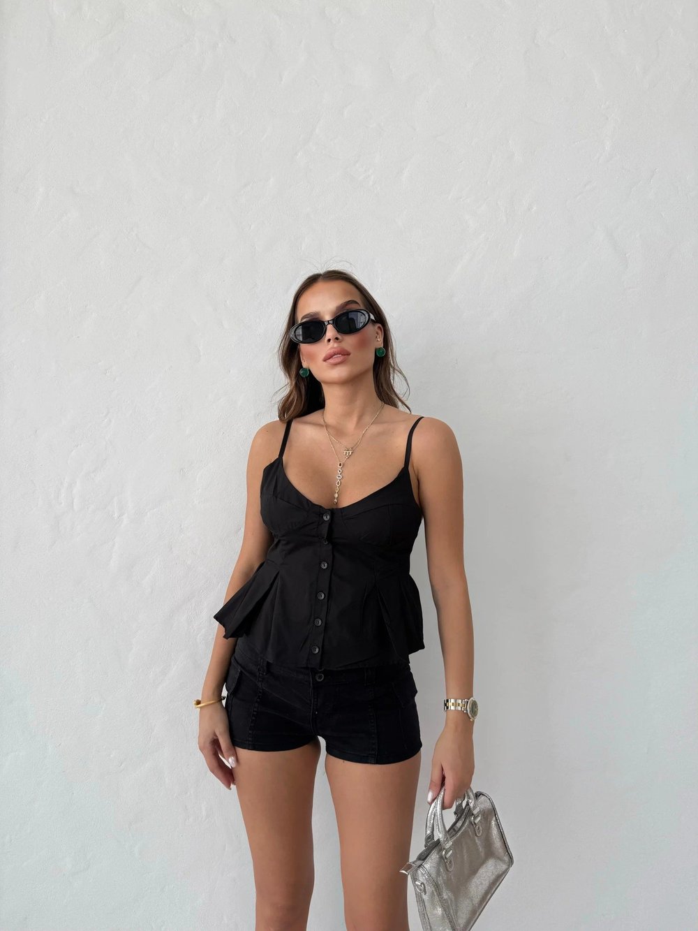 DÜĞME DETAY ASKILI BLUZ SİYAH