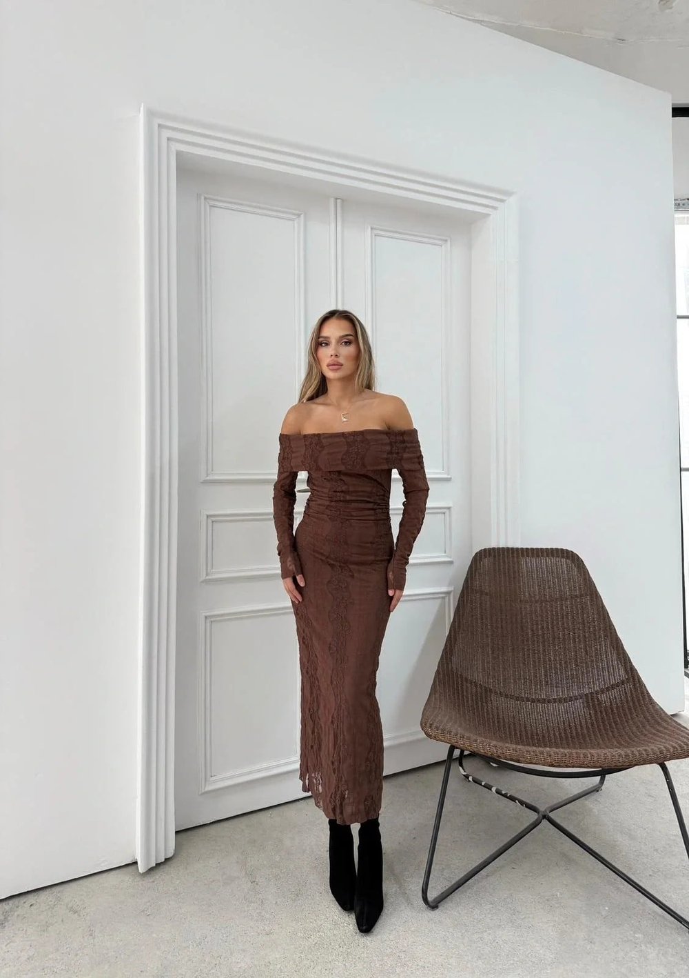 MADONNA YAKA DANTEL DETAY İÇ ASTARLI ELBİSE KAHVE