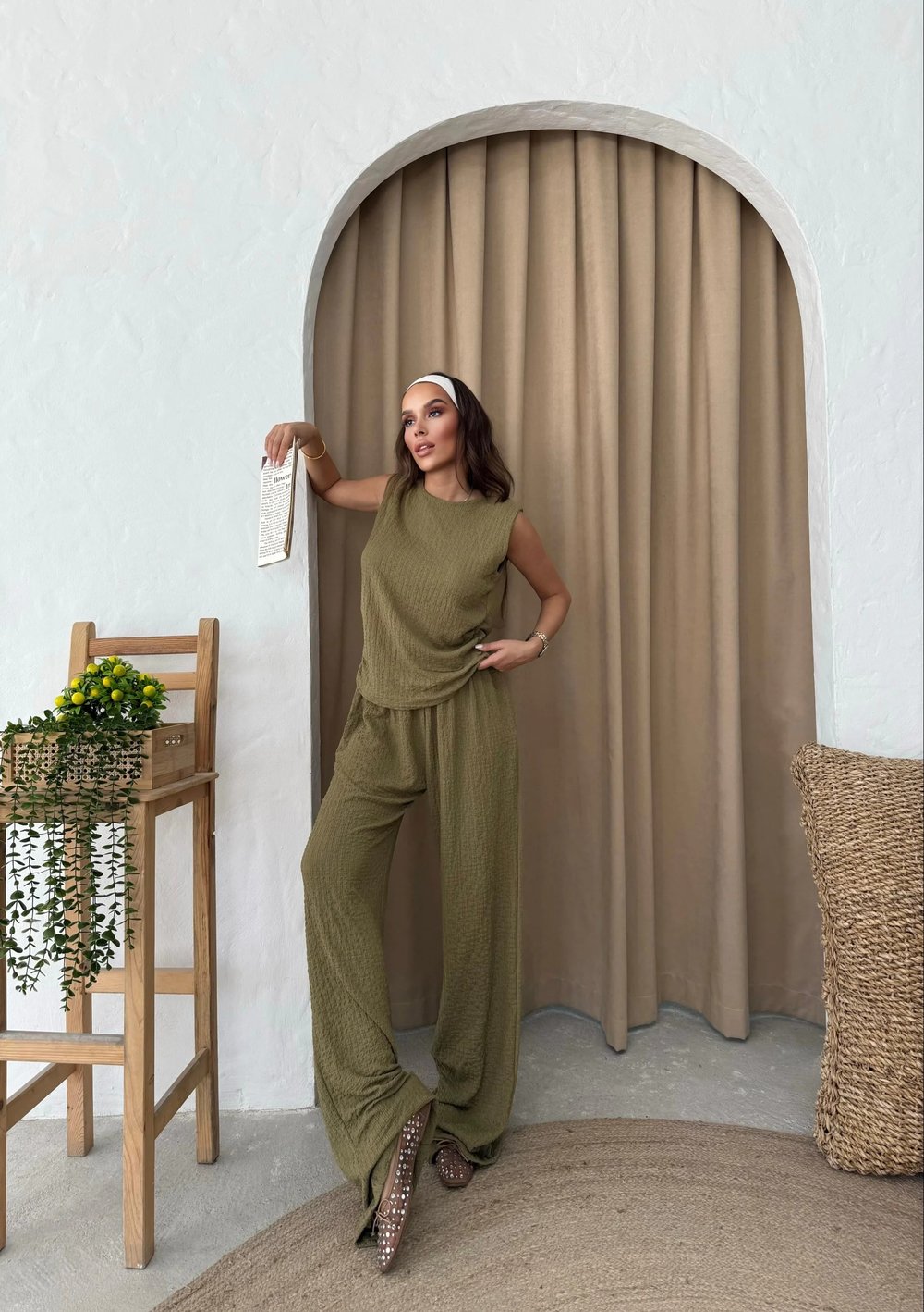 SIFIR KOL DRAPELİ BLUZ VE PANTOLONLU GOFRE İKİLİ TAKIM YEŞİL